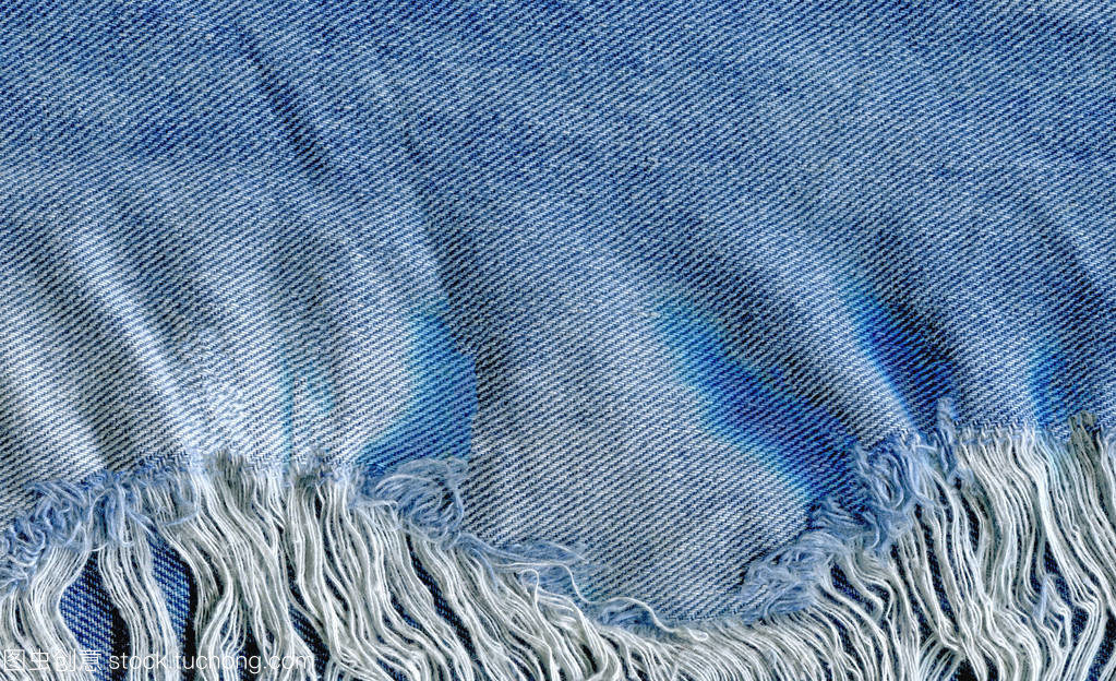 牛仔褲的破洞美學與粗斜紋棉布解析